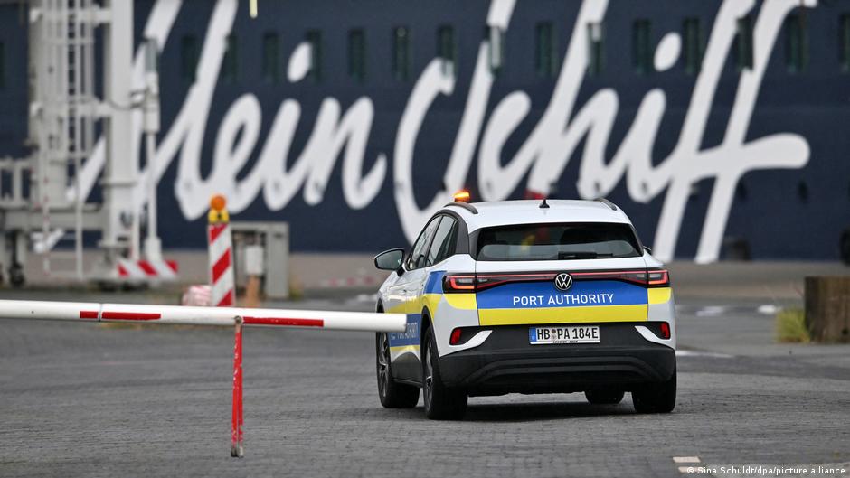 German cruise collision prompts police probe of captain after three‑ship crash