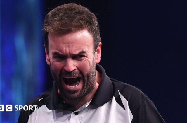 Ross Smith clinches European Championship title after beating Martin Schindler in Dortmund final